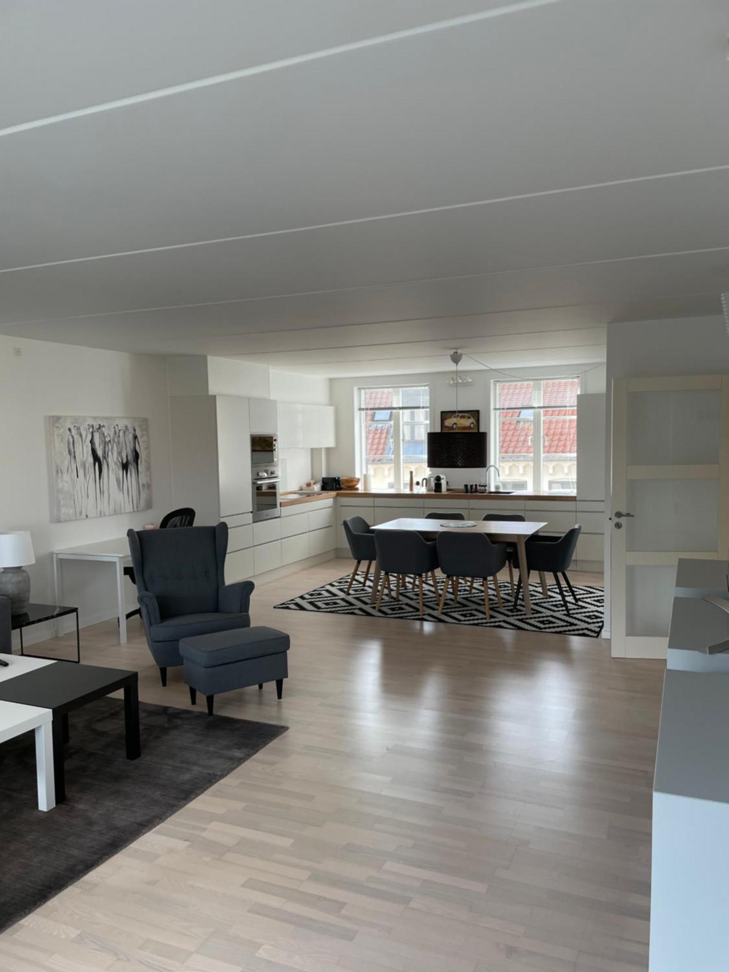 Lux Apartm, 2 Full Bathrooms, 2tv Apartment